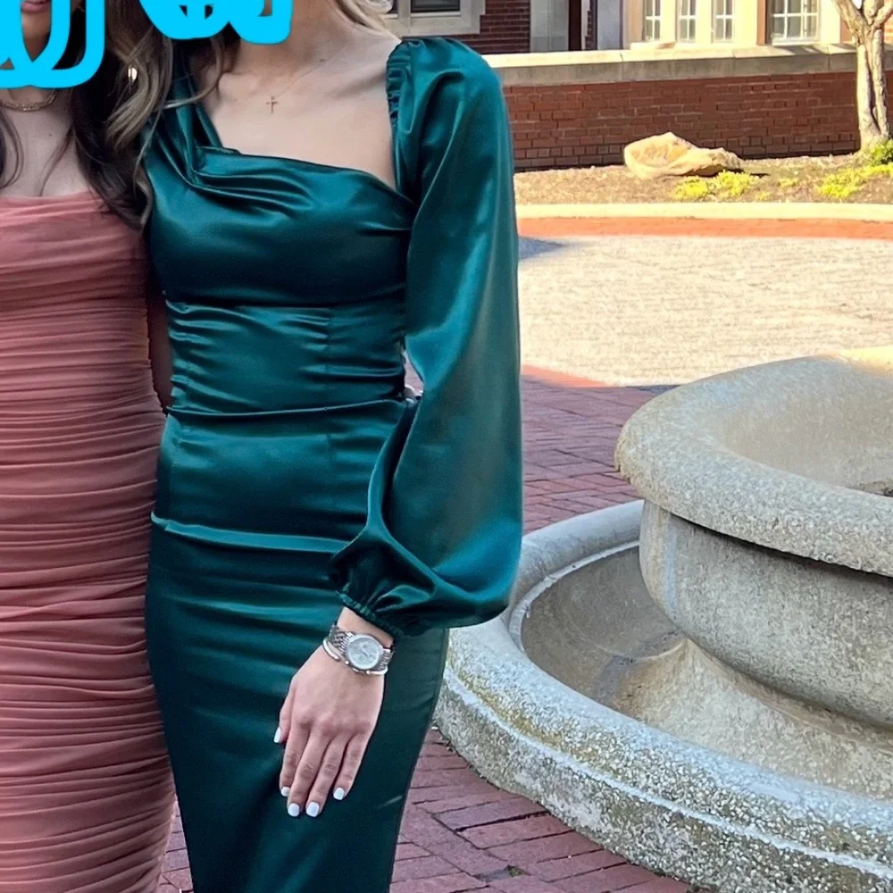 Elegant Green Satin Dress - Picture 2 of 2